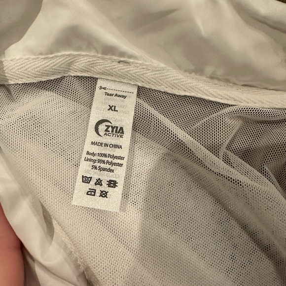 NWT Zyia Long Sleeve Light Hoodie - Picture 4 of 6